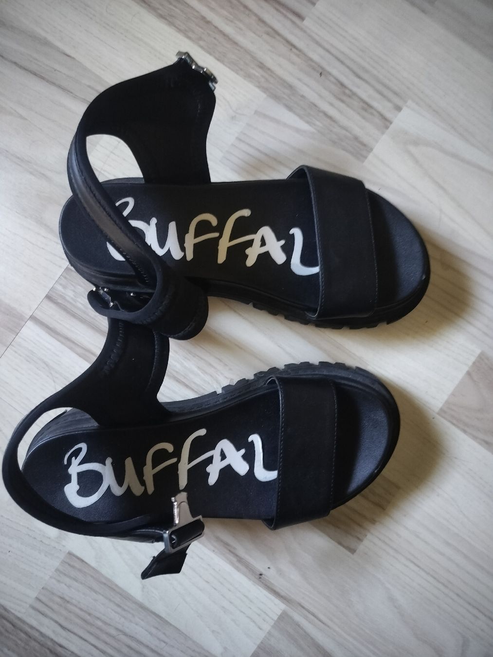 Scarpe da donna: Buffalo Sandales black - size 38  – Nuovo (secondo la descrizione) da Grand-Lancy venduto da Cam31 2