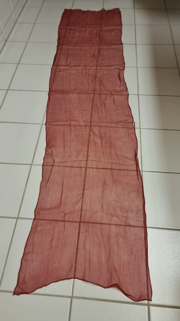 Foulards, Tücher & Schals: Schicker Seidenschal, rot, transparent, Herbst-Look – Gebraucht aus Wald ZH von CapLux 1