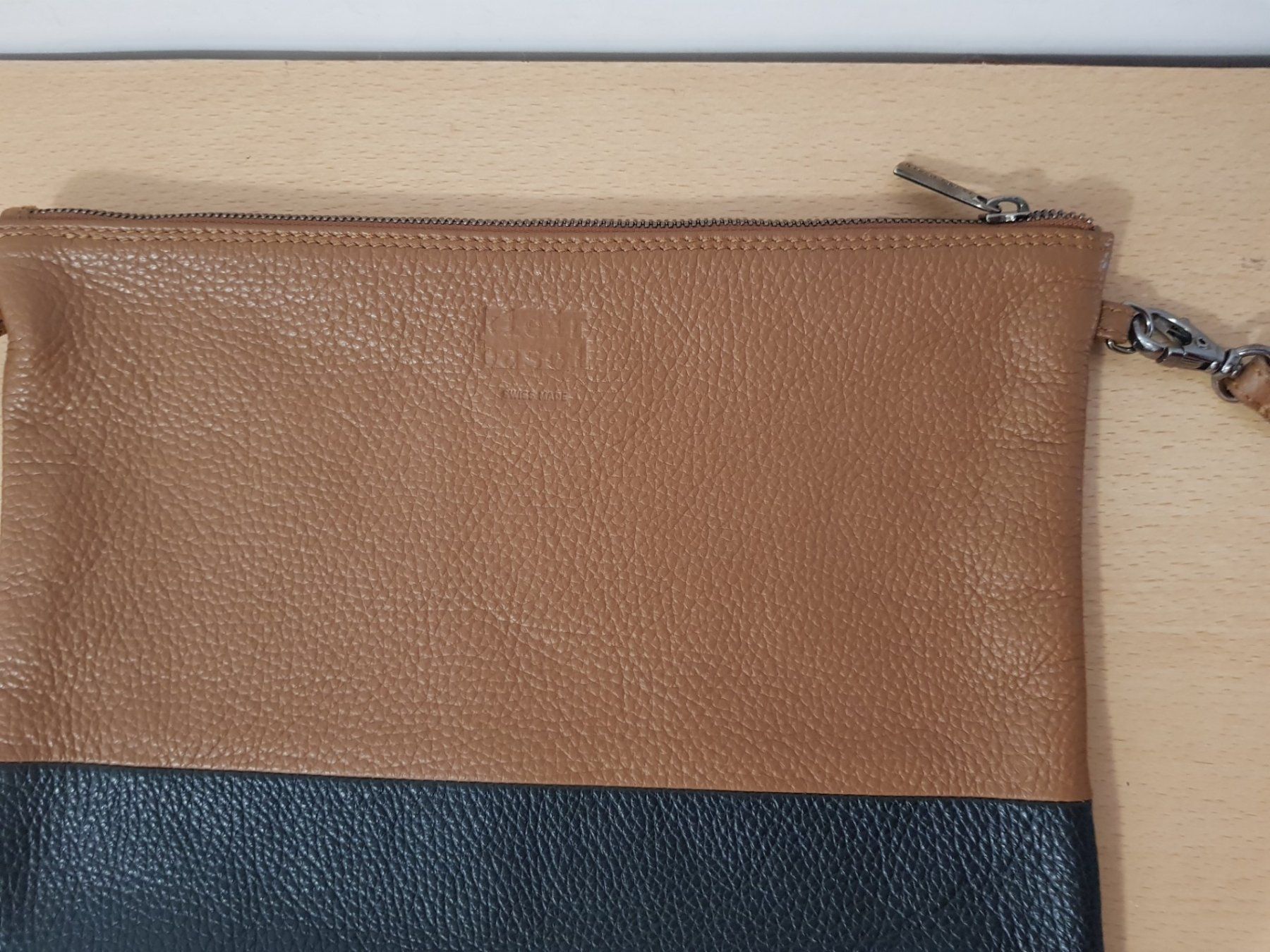 Kleinbasel Borse da donna: Klein Basel Leder Handtasche/Umhängetasche – Usato da Basel venduto da Birs868 3