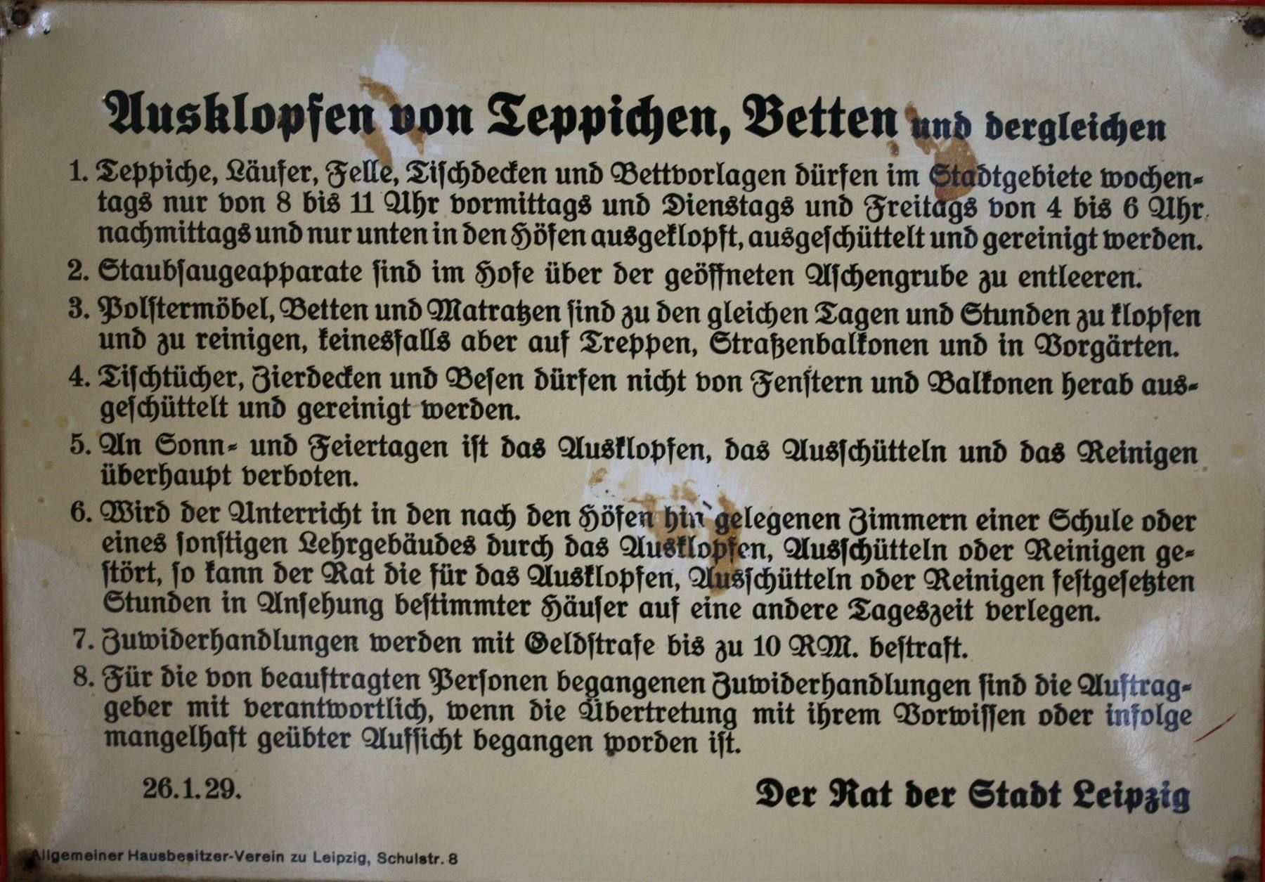 Insegne: Blechschild "Ausklopfen von Teppichen" – Usato da Birrwil venduto da brandschatz_birrwil 2