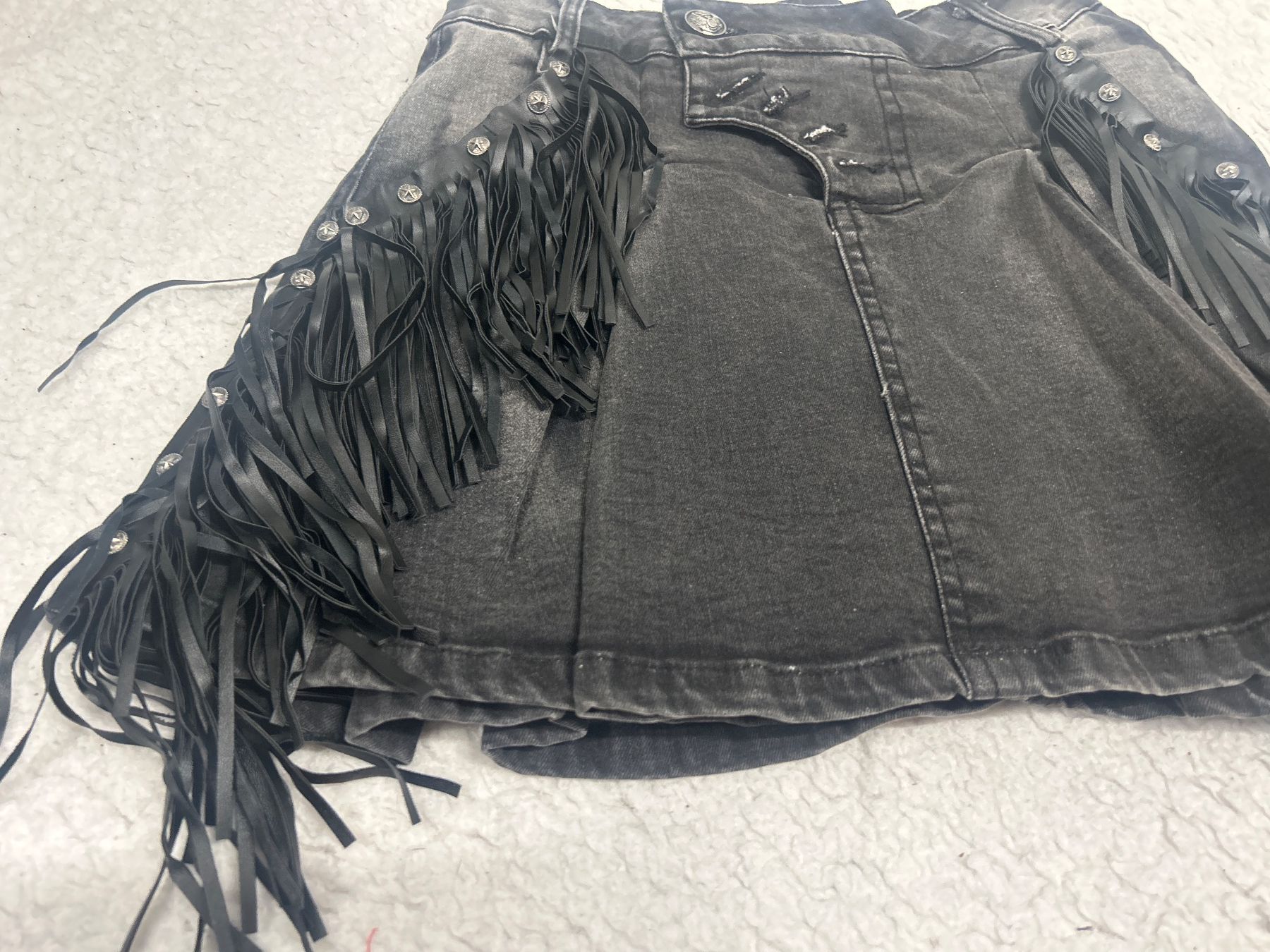 Gonne: Sexy Boho Schwarzer Jeansrock mit Fransen, Grösse S NEU – Nuovo e nell'imballaggio originale da Regensdorf venduto da Spyke55 2