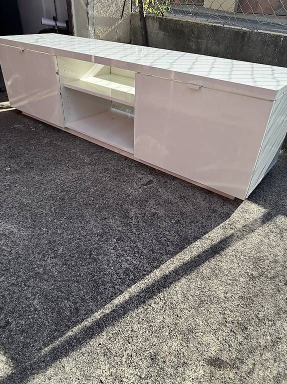 Mobili TV: Petit meuble TV à vendre – Usato da Bevaix venduto da mic_rdc7 1