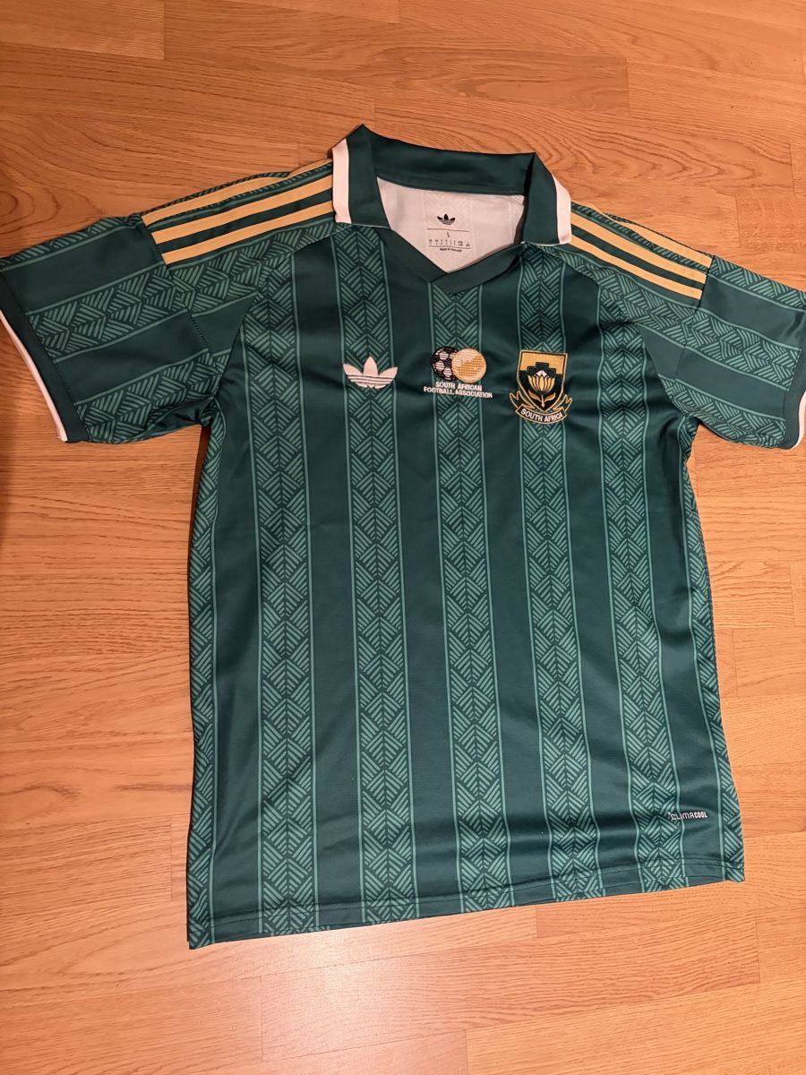 Adidas Leibchen & Hosen: Südafrika Trikot, Grösse L – Gebraucht aus Basel von eli_n5yh