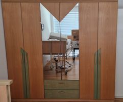 Kleiderschrank Holz mit Spiegel Türen mit Griffen gute Qu...