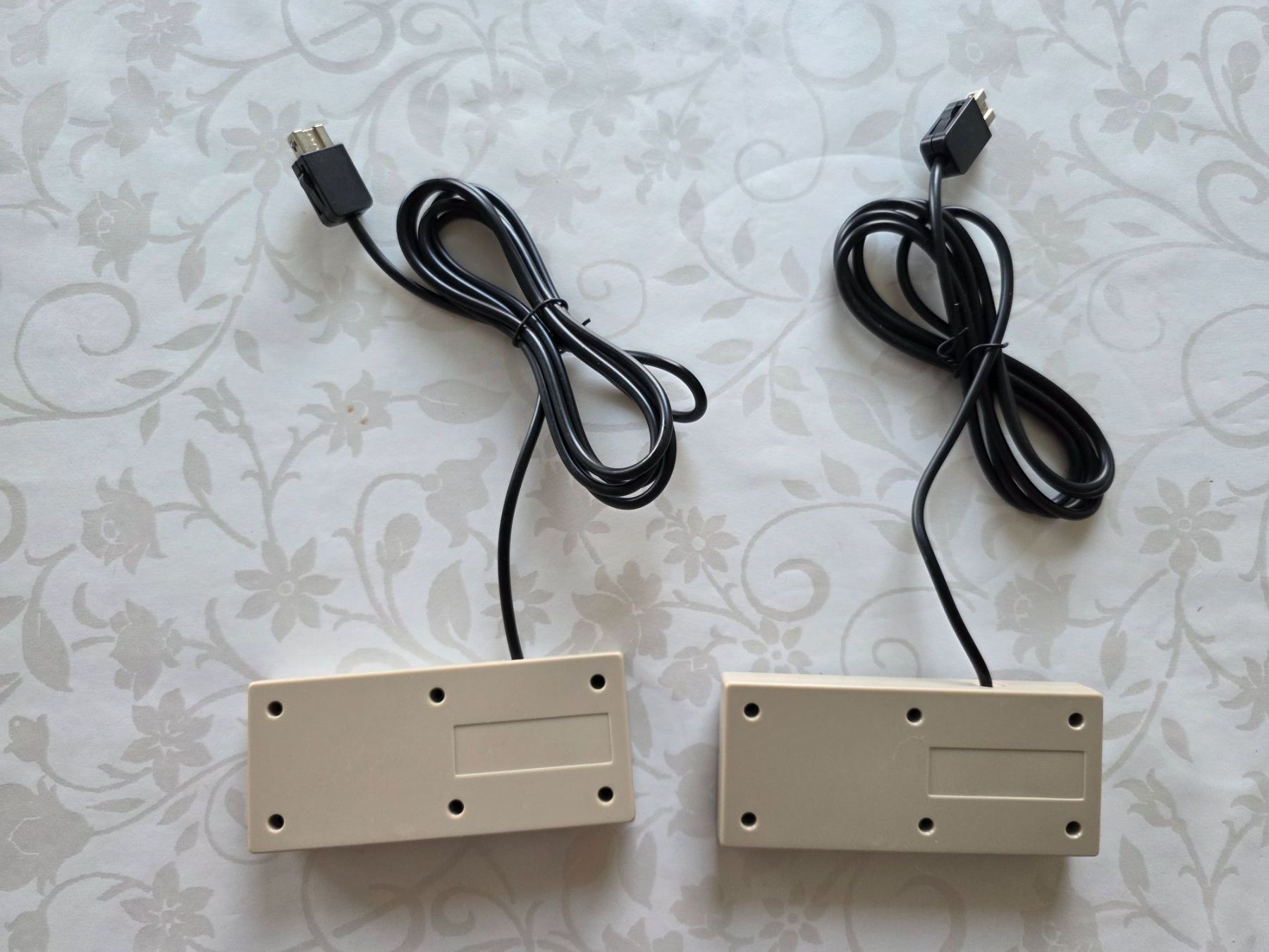 Nintendo Console: Manettes mini NES X2 lot parfait état – Usato da Genève venduto da luc_qhh2 1