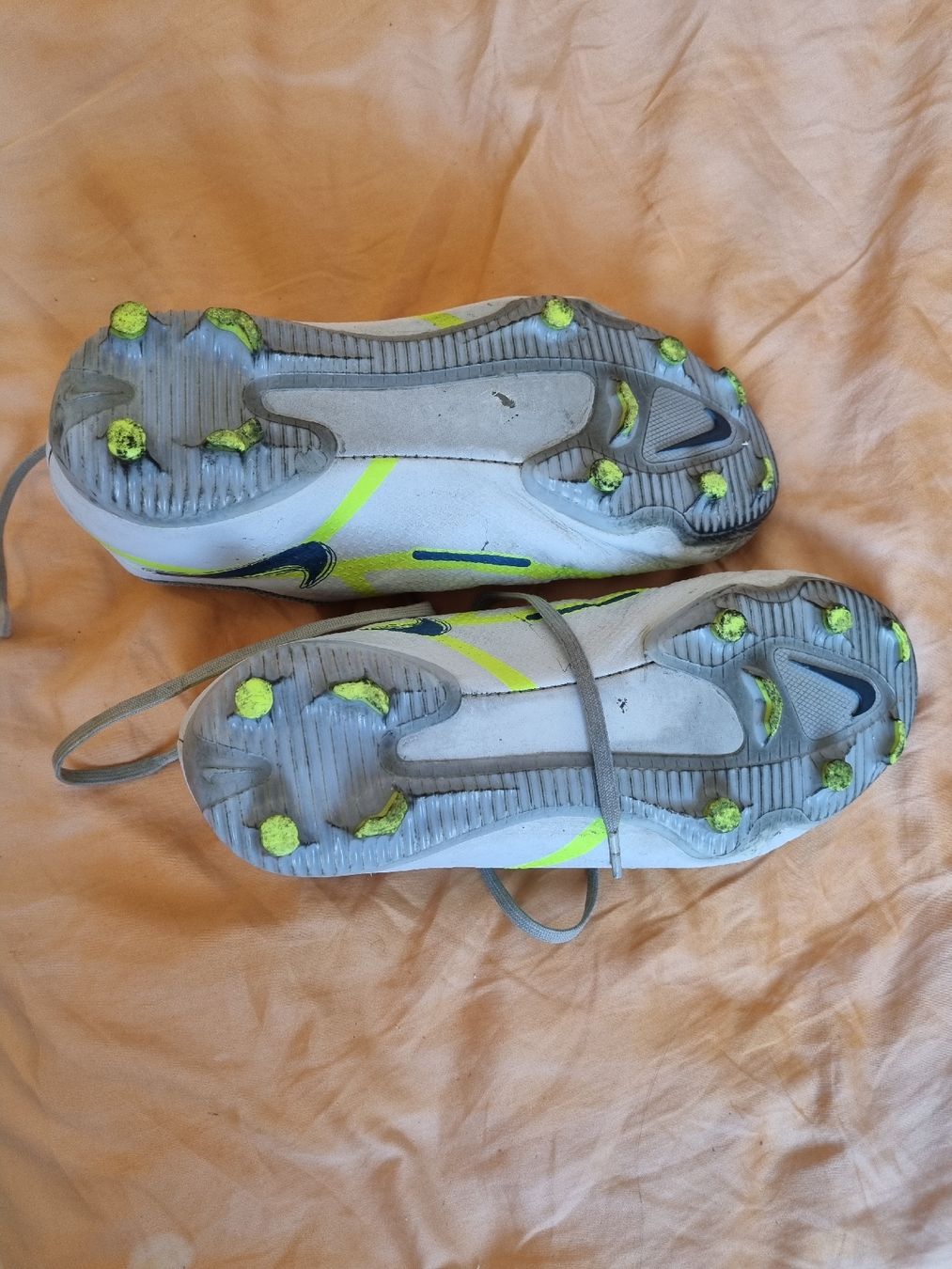 Nike Scarpe da uomo: fussballschuhe nike 35.5 – Usato da Basel venduto da Waranwaran 1