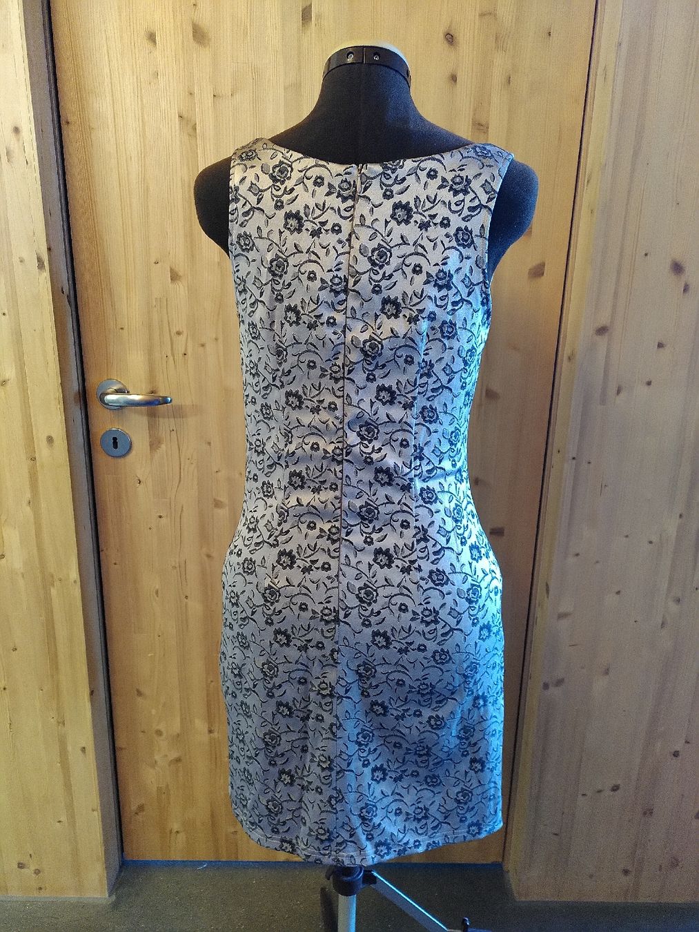 Kleider: Silbernes Kleid / Robe argentée / Silver dress – Neu (gemäss Beschreibung) aus Zürich von aurelie.99 2
