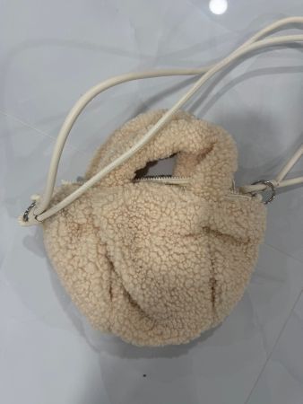 Kuschlige Teddy Tasche crossbody Creme Winter neu
56