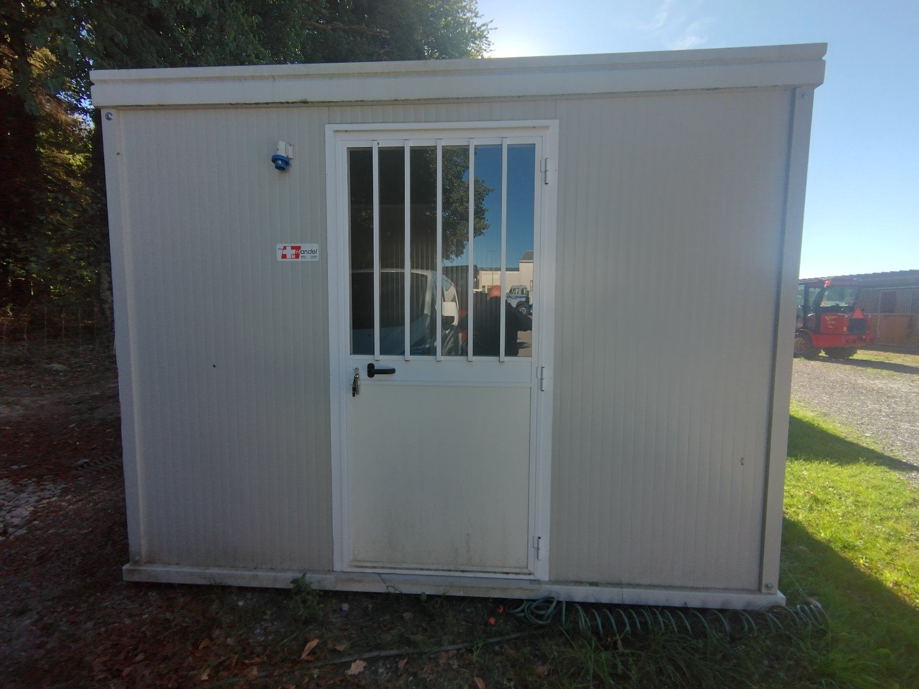 Contenitori edile: Büro-Container mit Stromanschluss – Usato da Neuenegg venduto da designart64