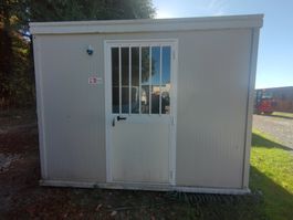 Büro-Container mit Stromanschluss