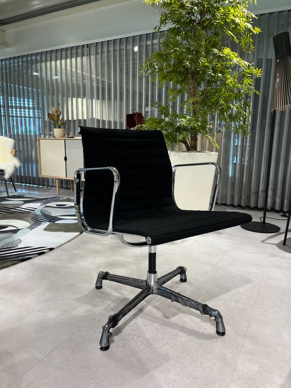 Vitra Stühle: NEU - Vitra Aluminium Chair EA 108 – Neu (gemäss Beschreibung) aus Gossau SG von PSAG9200 2