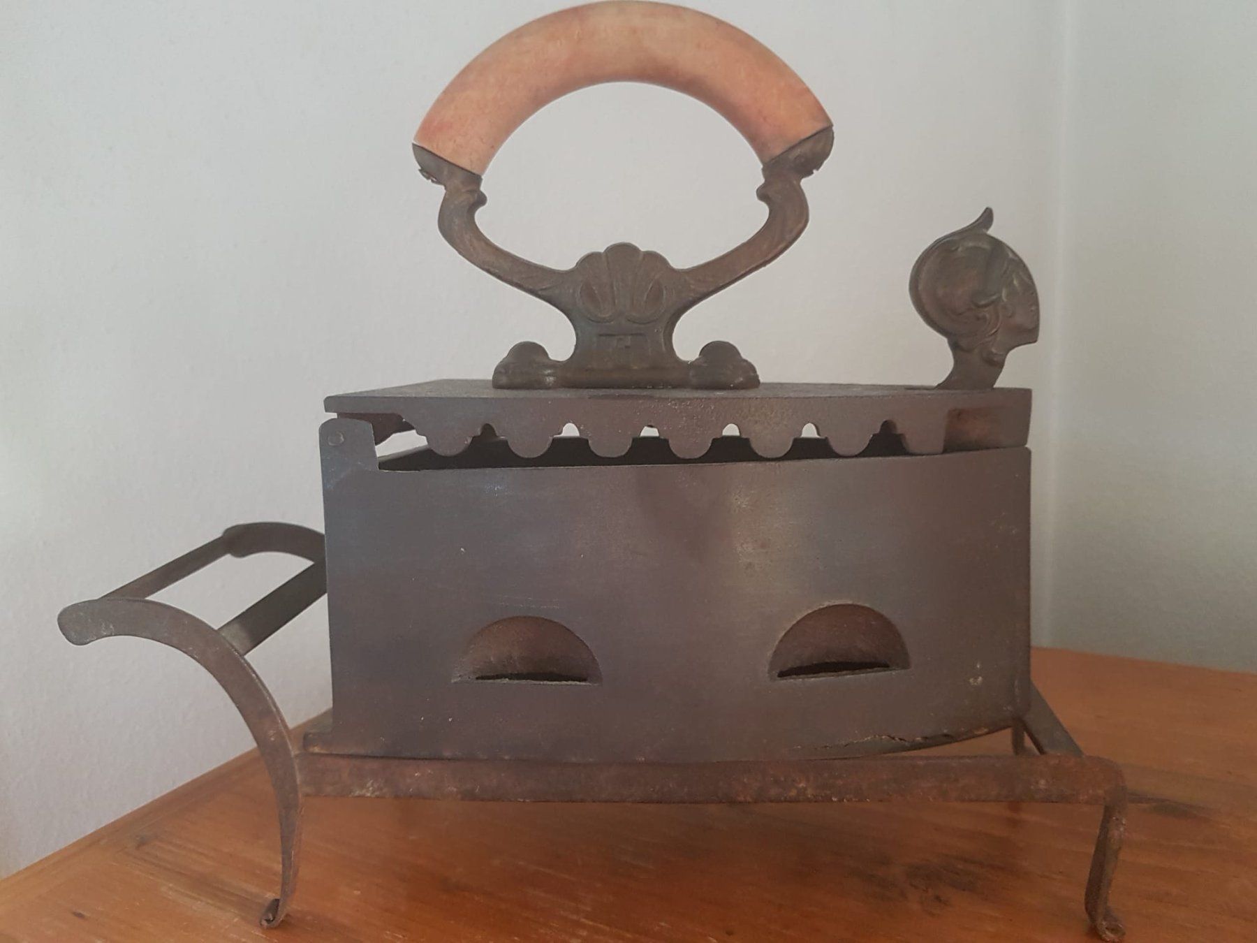 Bügeleisen: Kohlebügeleisen ca. 1900 – Gebraucht aus Reinach AG von Goldtimer 6
