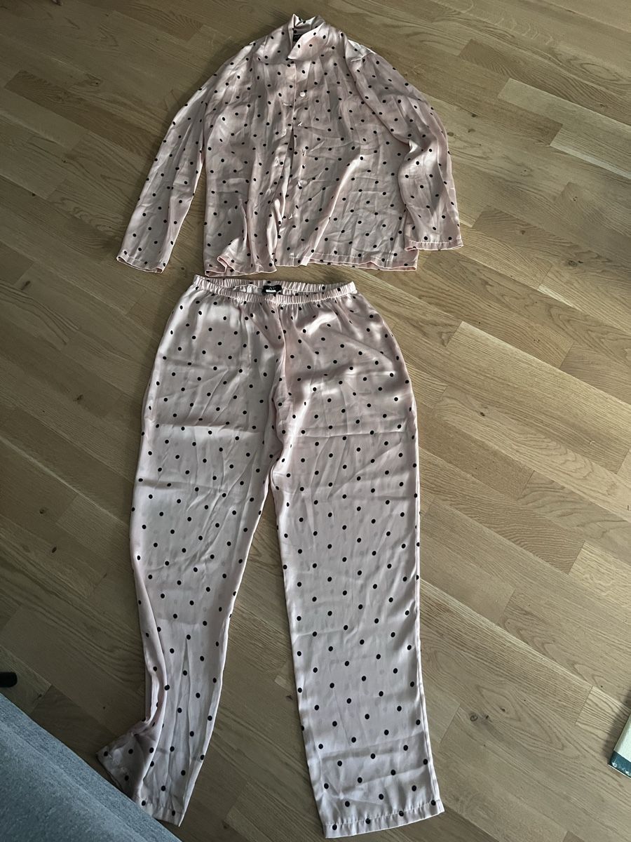 Négligés & Pyjamas: Pyjamaset mit punkten  – Neuf (Voir description) à Thun par pri_655z