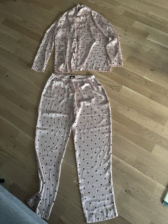 Pyjamaset mit punkten 