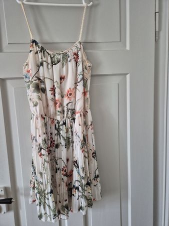 Kleid mit Blumenmuster von Molly Bracken, Grösse S