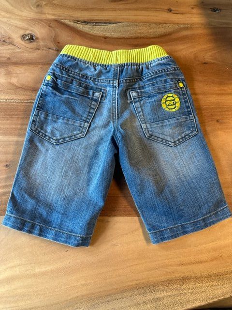 Pantalons: Kurze Hose Grösse 104 – D'occasion à Lömmenschwil par classico01 1