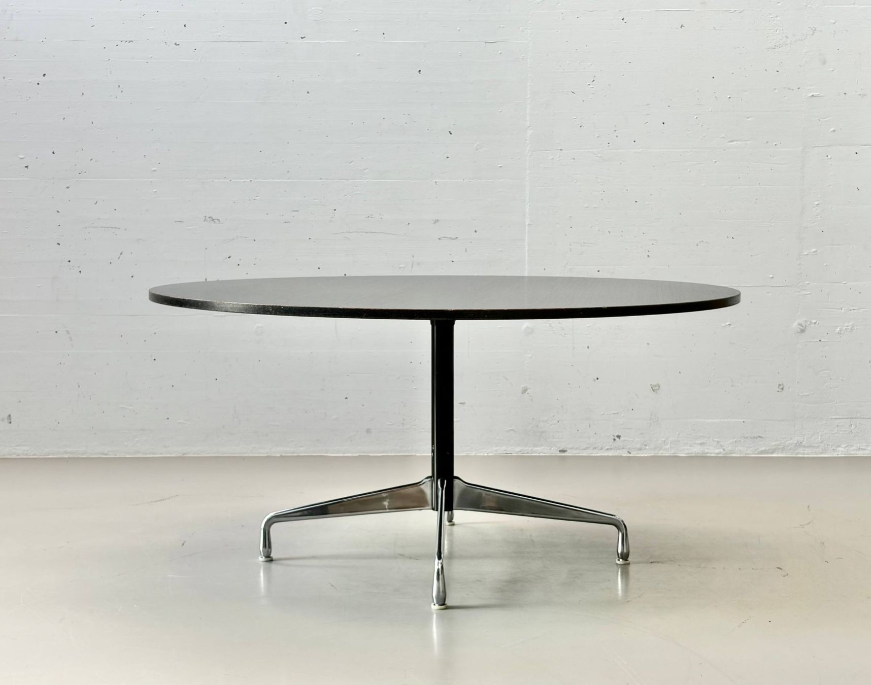 Herman Miller Tavoli: Vintage Herman Miller Eames Segmented Table von Vitra, 1990 – Usato da Zürich venduto da LeMoege