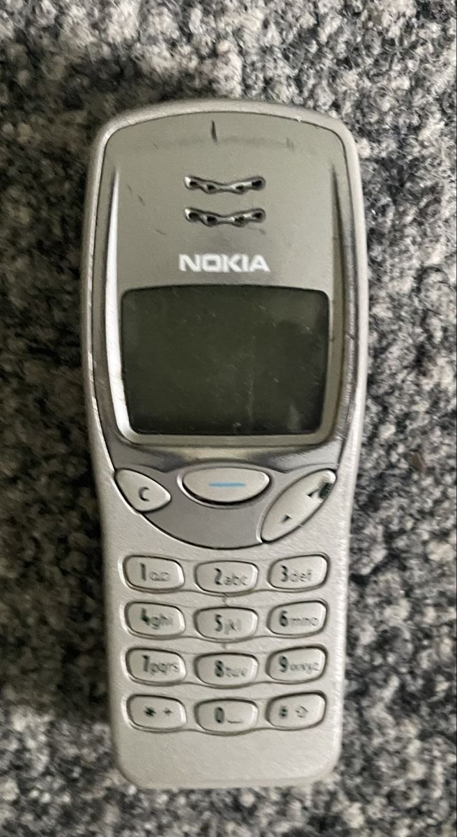 Nokia Portables: Nokia 3310 Silber gebraucht – D'occasion à Au ZH par Jaggy4 2