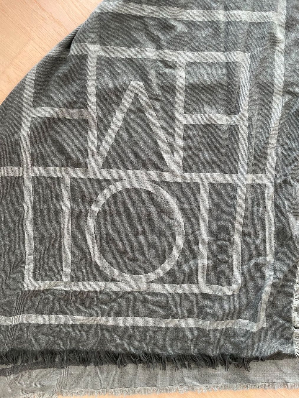 Foulard & Sciarpe: TOTÉME Scarf – Nuovo e nell'imballaggio originale da Zürich venduto da erica72