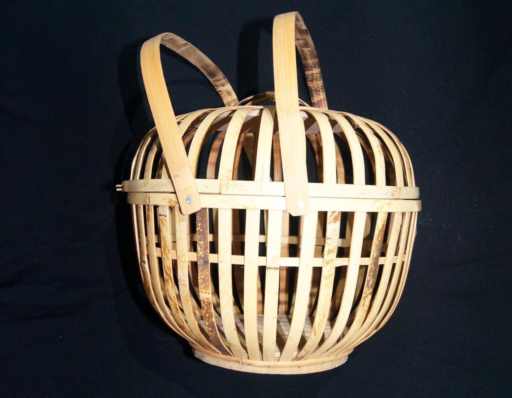 Autres articles pour la maison: Schöner Bambuskorb mit Deckel – D'occasion à Geroldswil par ARTEFACTO 4