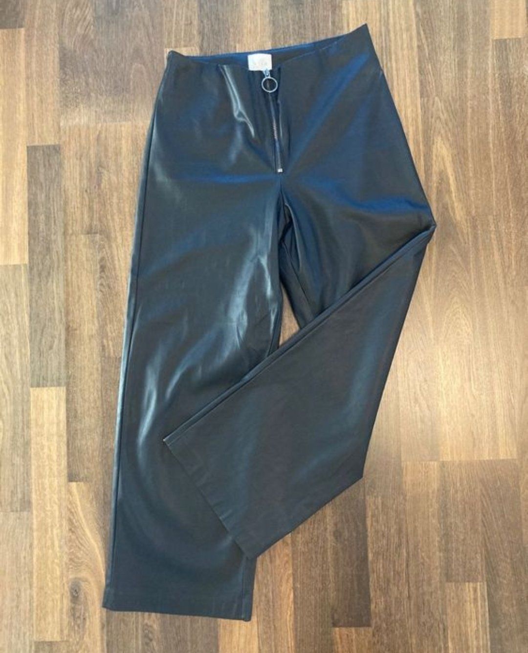 Vila Pantaloni: Vila Lederhose schwarz 38 – Usato da Bern venduto da verateinilae 3