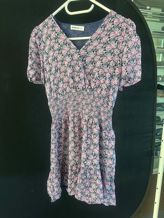 Sommerkleid mit Blumenprint Gr. S, kurzarm