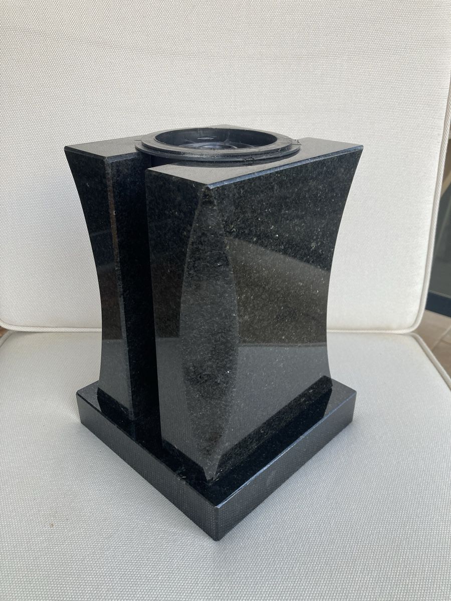 Vasi & Recipienti: Vase en granit – Nuovo e nell'imballaggio originale da Romont FR venduto da vad_q2zr 6