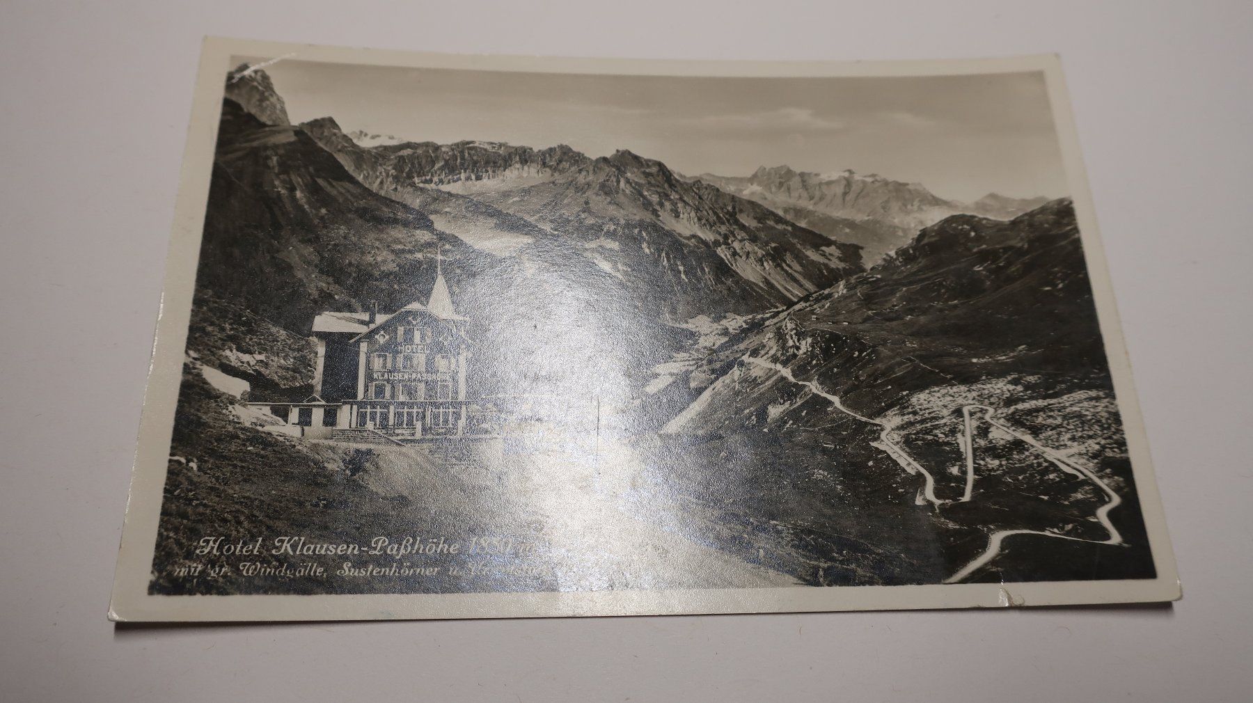 Cartoline postali: Hotel Klause-Passhöhe mit gr, Windgälle Sustenhörner – Usato da Cormoret venduto da Pascalll2001 1