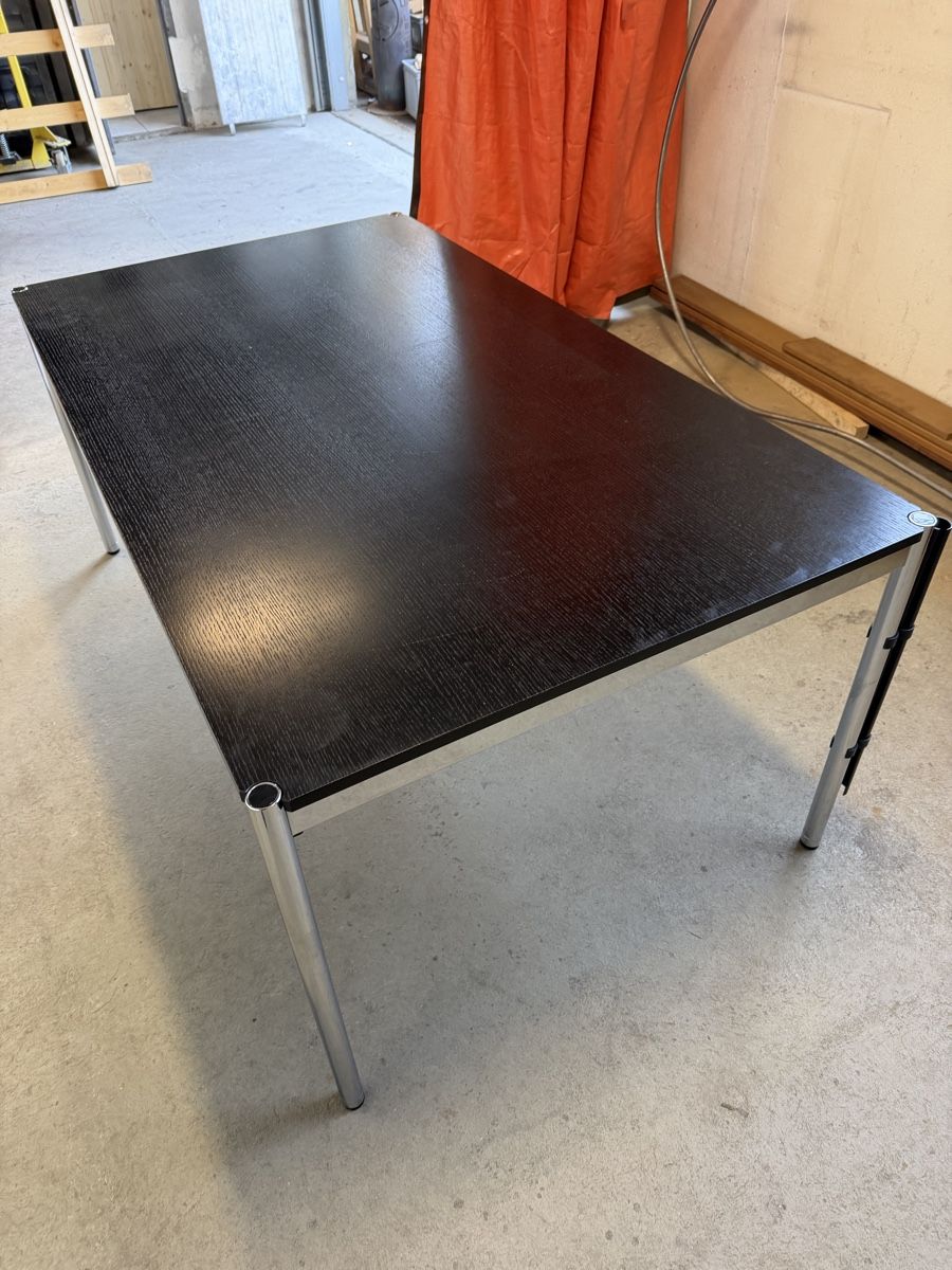 USM Bureaux: Table de bureau USM Haller – D'occasion à Puidoux par nic_5zf7 1