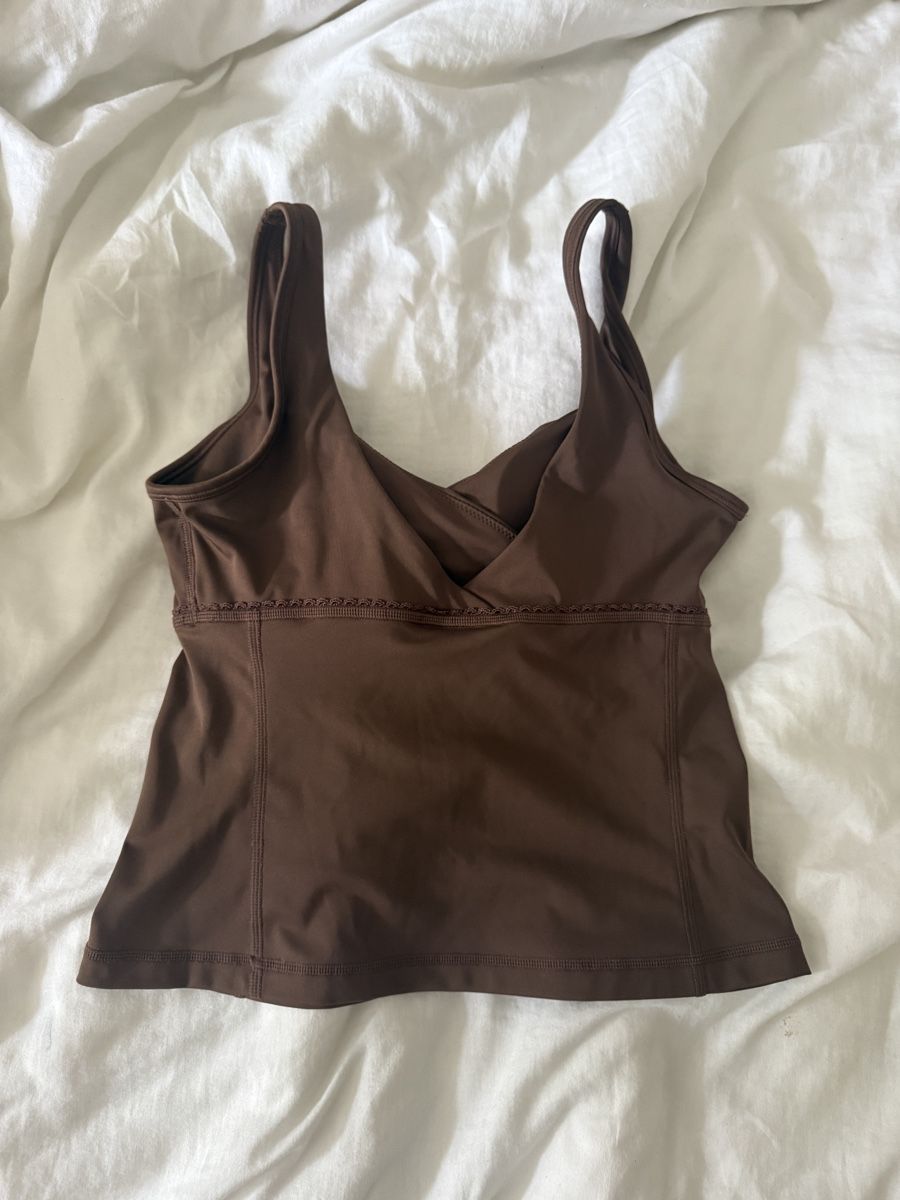 Puma Top: Brown Puma Tank Top  – Usato da Winterthur venduto da reb_z7k7 1