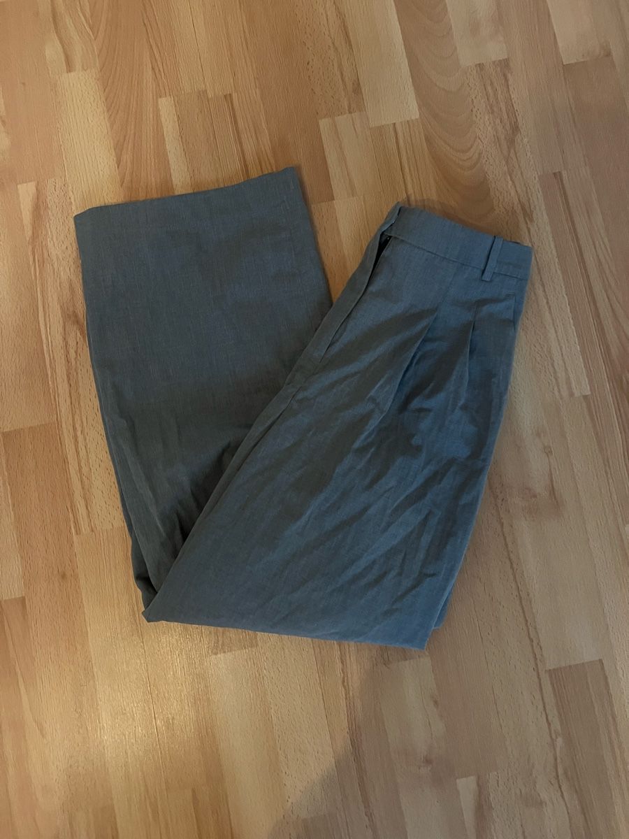 H&M Pantaloni: H&M Hose, Gr. 38, Grau, Neuwertig – Nuovo (secondo la descrizione) da Kirchberg BE venduto da lea_kb6y 1