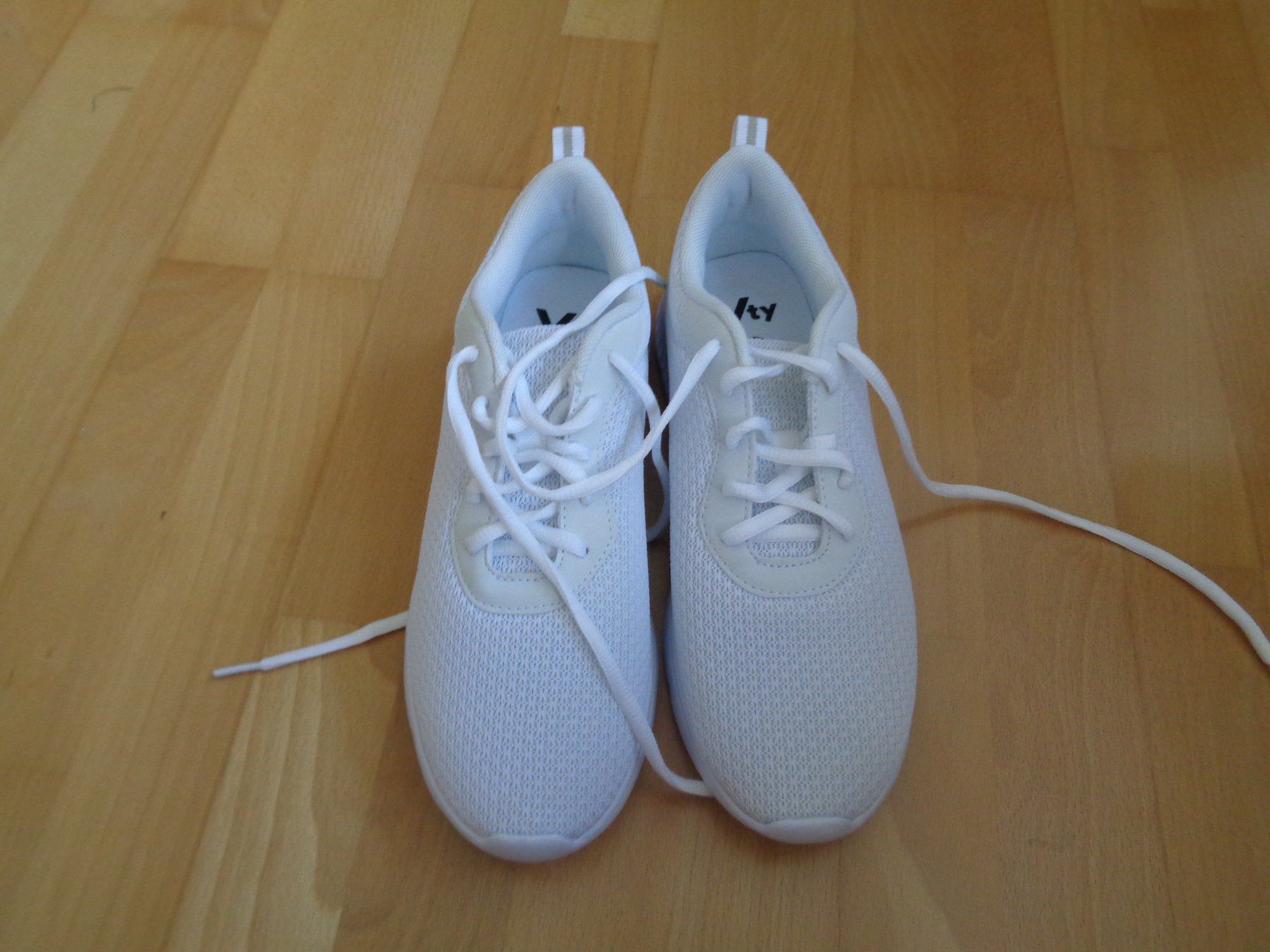 Dosenbach Scarpe da donna: Sneaker  Vty  Grösse 39 – Usato da Kreuzlingen venduto da Robi-2003 1