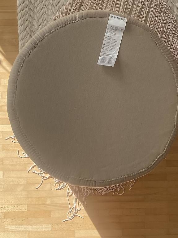 Westwing Hocker: WESTWING Samt Pouf/Hocker mit Fransen | Champagne – Gebraucht aus Männedorf von nathi_o 4