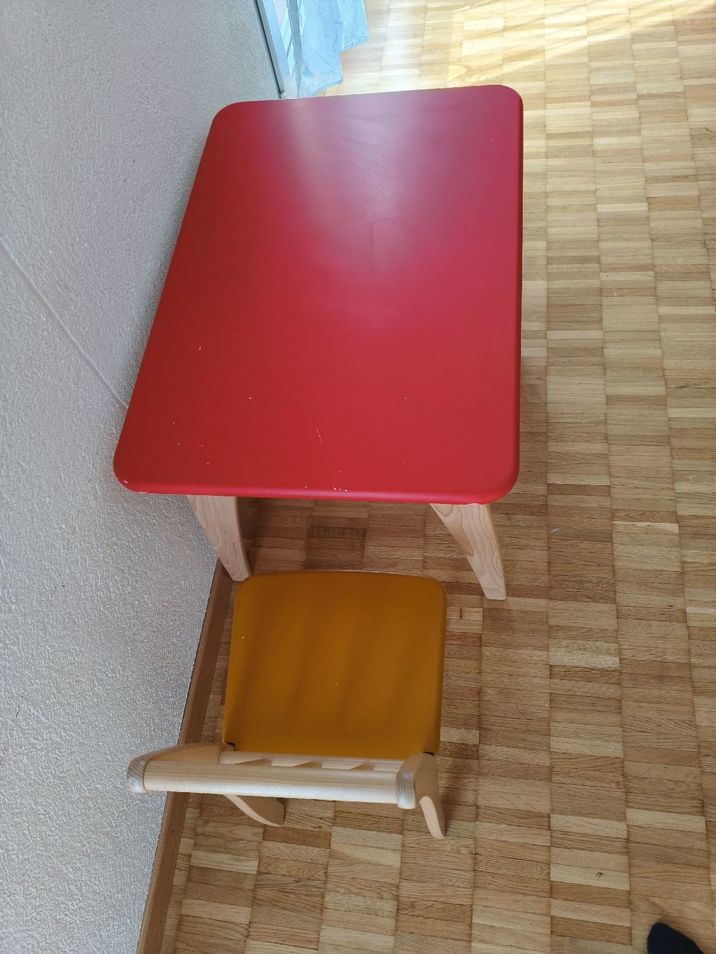 Scrivanie: Gratis Kindertisch – Usato da Tagelswangen venduto da electro_