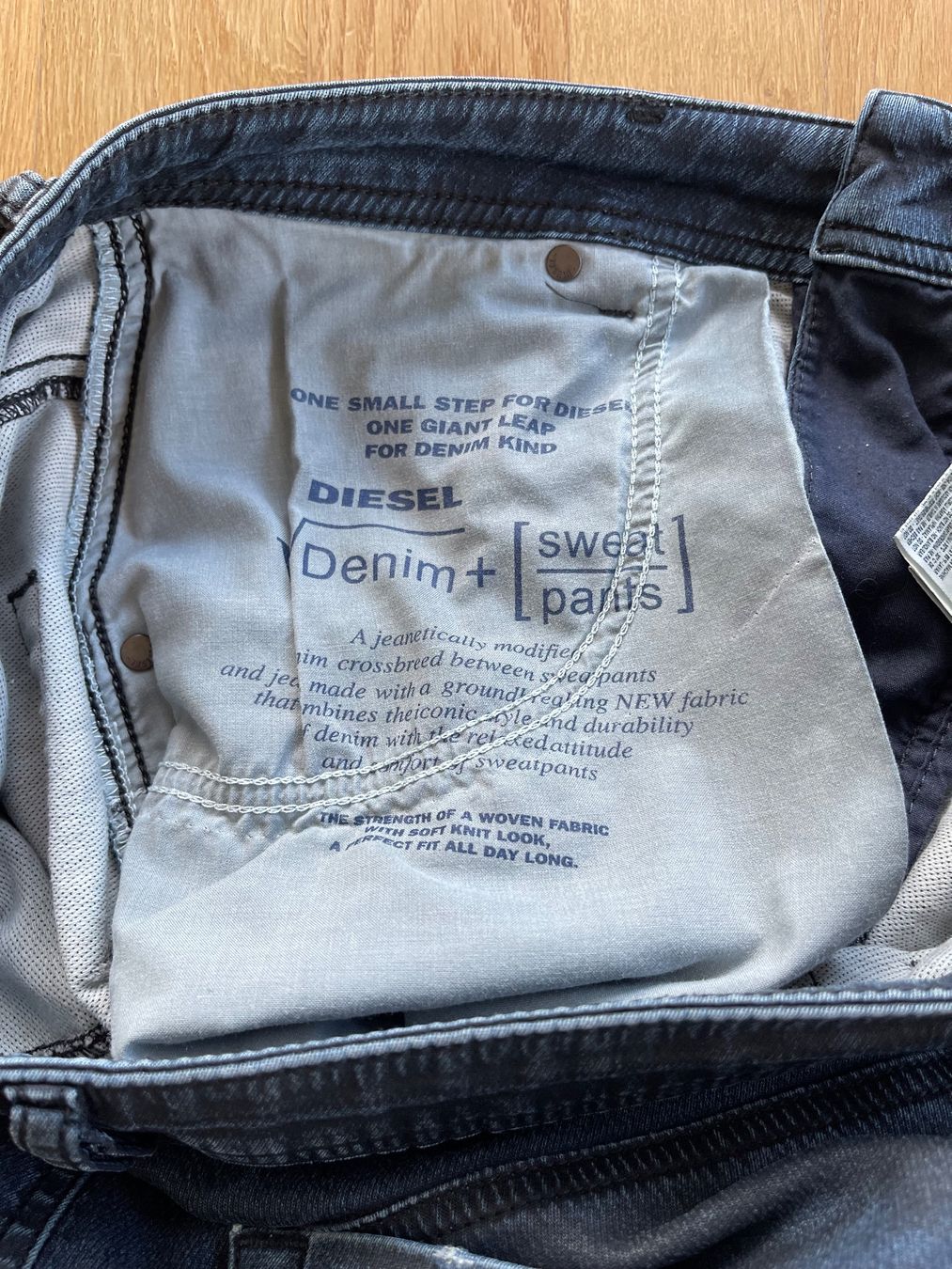 Diesel Pantaloni: Jeanshose Diesel Hose – Usato da Rorschach venduto da 5TORO5 5