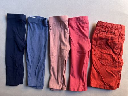 1 kurze Hose und 4 3/4 Leggins Gr 104