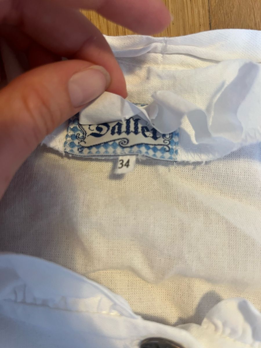 Blusen: Dirndlbluse Gr. 34 weiß – Gebraucht aus Dübendorf von val_9tf6 1