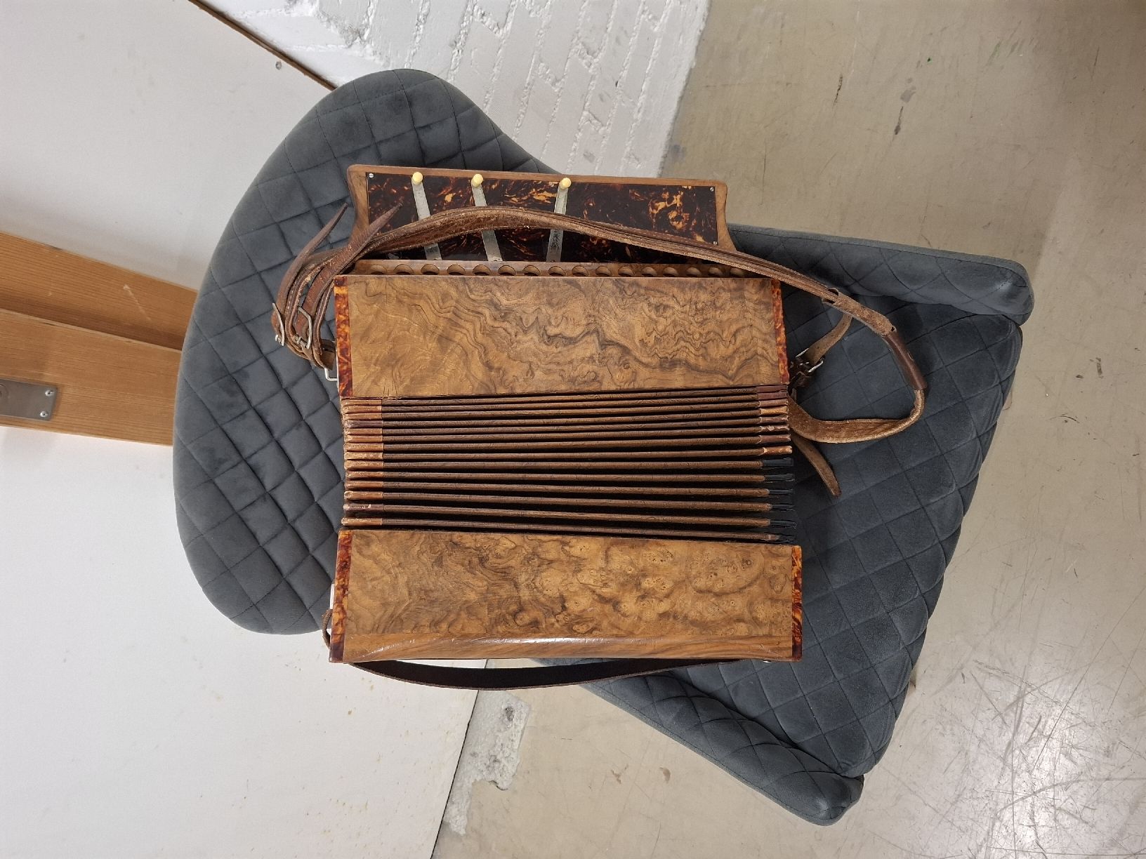 Musikinstrumente: chromatisch nussbaumer orgeli. – Gebraucht aus Villeneuve von BibiVintage 2