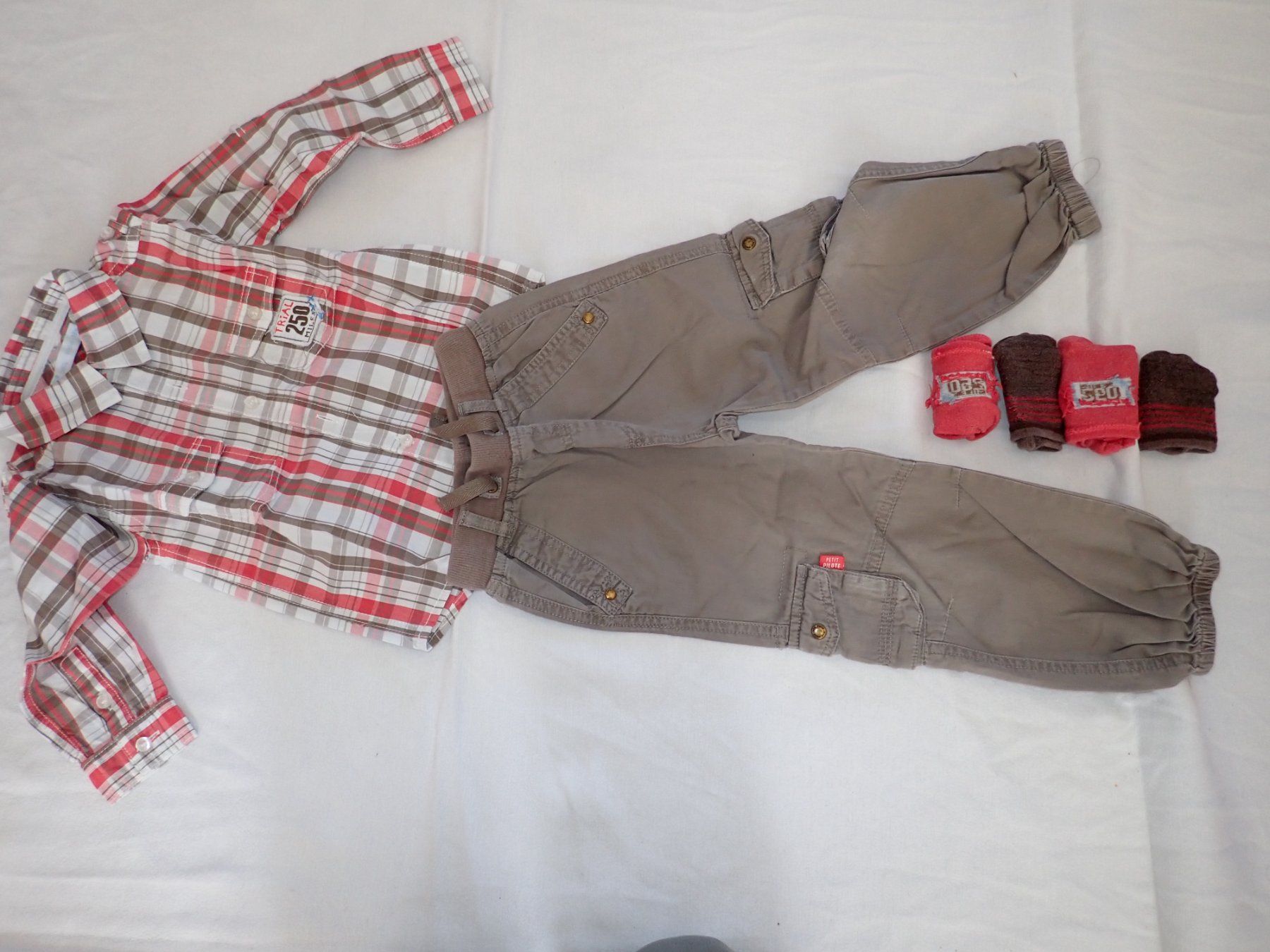 Lotti & Set di vestiti: Vêtements été mitigé garçon 98-d – Nuovo (secondo la descrizione) da Petit-Lancy venduto da camping_car 2