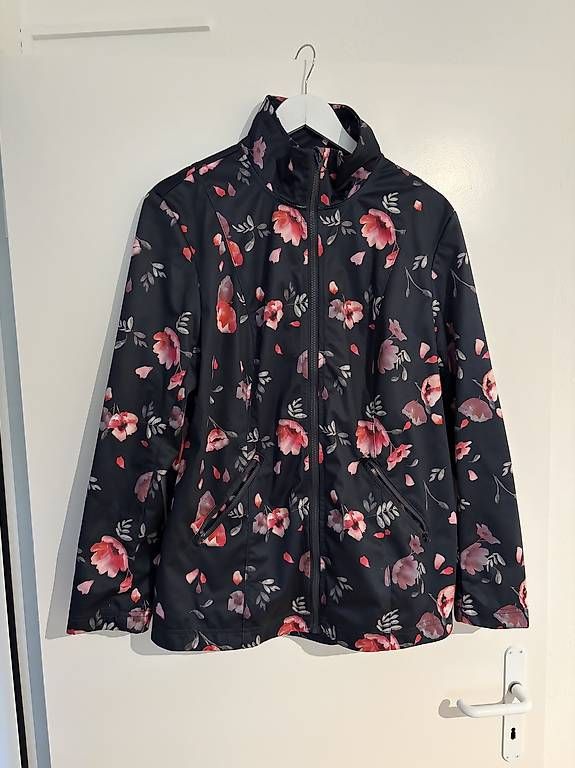 Jacken: Blümchen Jacke - Windbreaker – Gebraucht aus Muri AG von mar_svd7