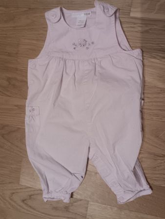 Baby ' Latzhose ', EUR 56 (1 bis 2 Monate)