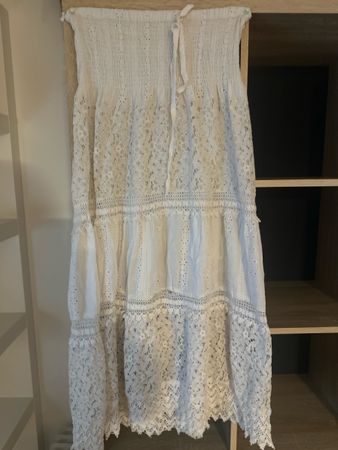 Robe blanche Carnaby brodée 