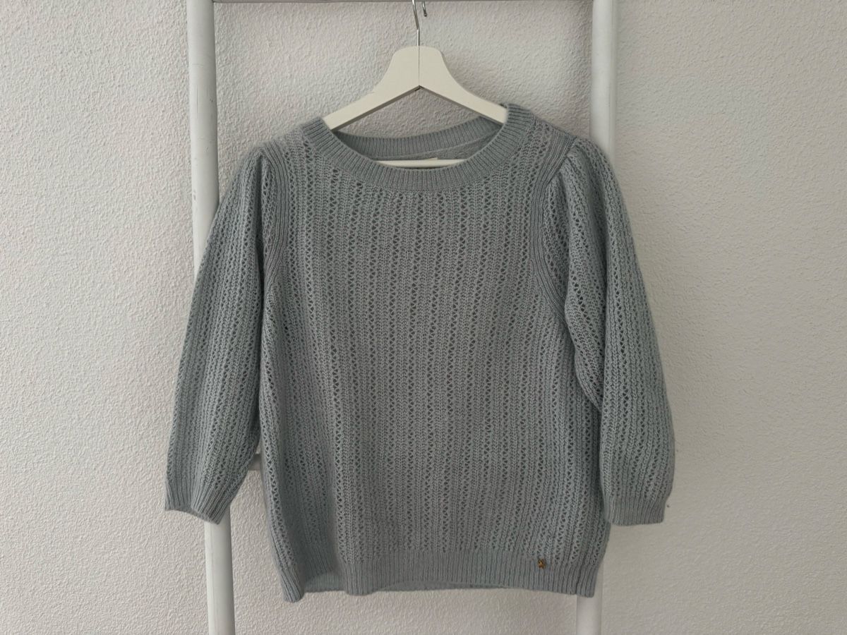 Des Petits Hauts Pullover & Sweatshirts: Pull des Petits hauts bleu ciel très bon état  – Gebraucht aus Zürich von SwissTech37