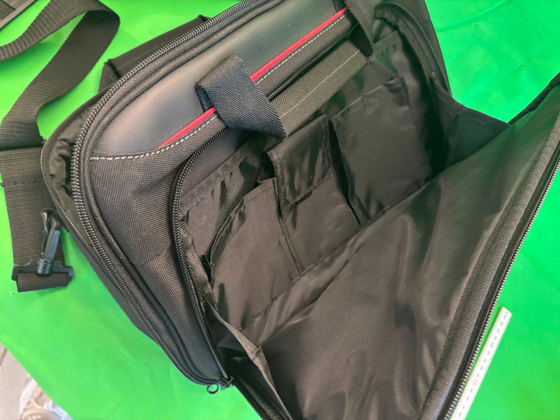 Targus Taschen: Notebooktasche klein Targus AC0127 – Neu (gemäss Beschreibung) aus Kilchberg ZH von bionicdog 4