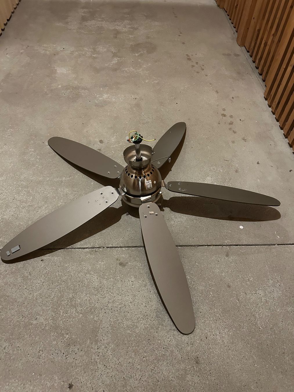 Lustres & lampes de plafonds: Decken ventilator mit Holz – D'occasion à Oftringen par Snupi05 1