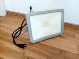 KNK LED Strahler, Flutlicht 4500LM, hell f. Aussenbereich
