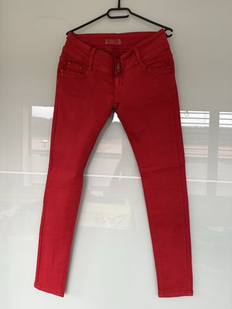 Jean rouge tendance taille L/XL