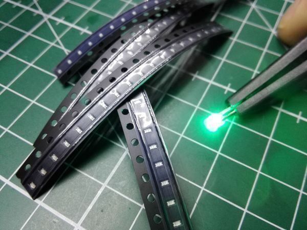 Componenti elettronici: LED SMD 0603, grün 20Stk – Nuovo (secondo la descrizione) da Luzern venduto da Salefactory