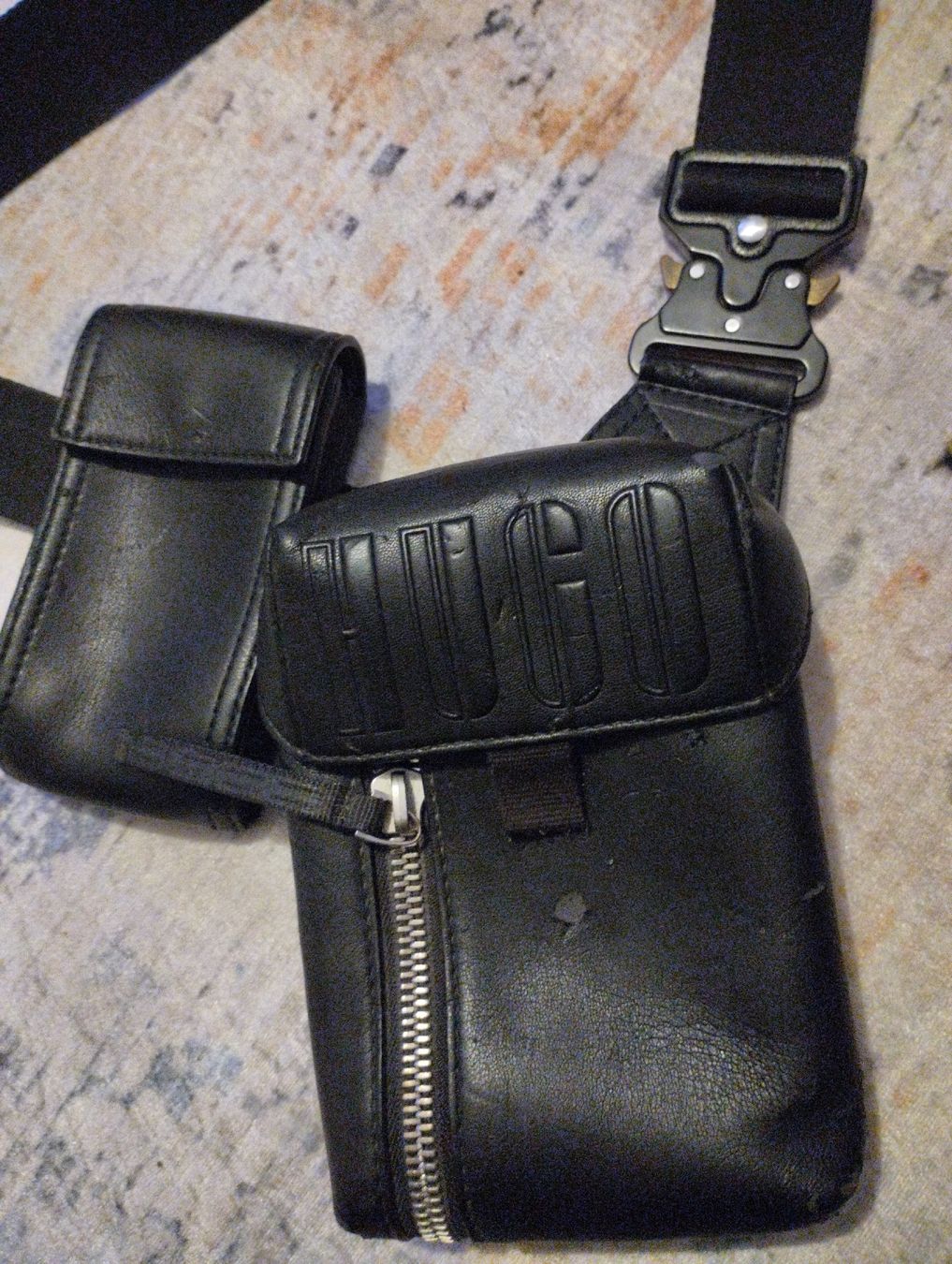 Sacs: HUGO black leather utility bag with strap  – D'occasion à Zürich par Vansa 3