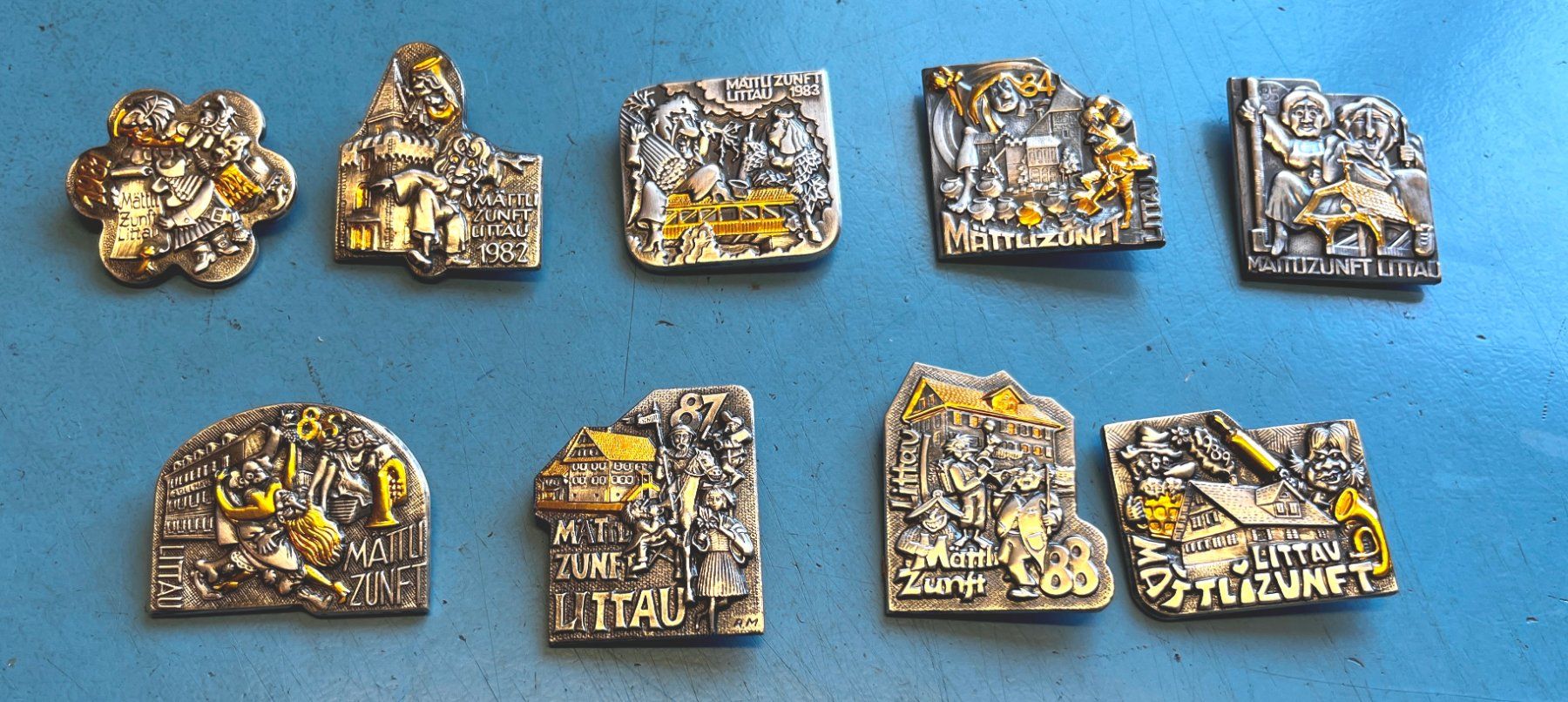 Placchette & Badge: Fasnachtsplaketten Littau,  Teilvergoldet. – Usato da Obernau venduto da Wgnom 1